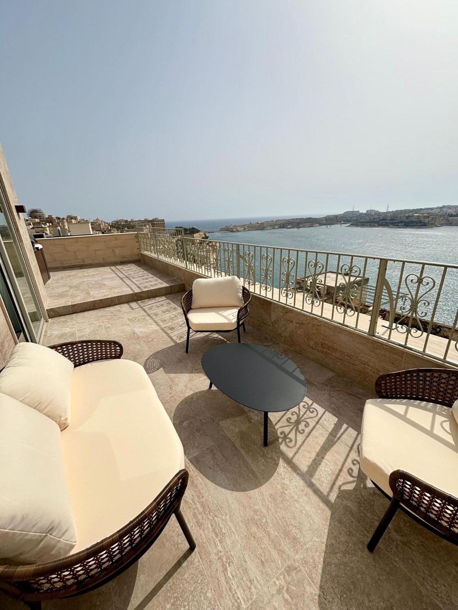 Battery House Hotell Valletta Exteriör bild