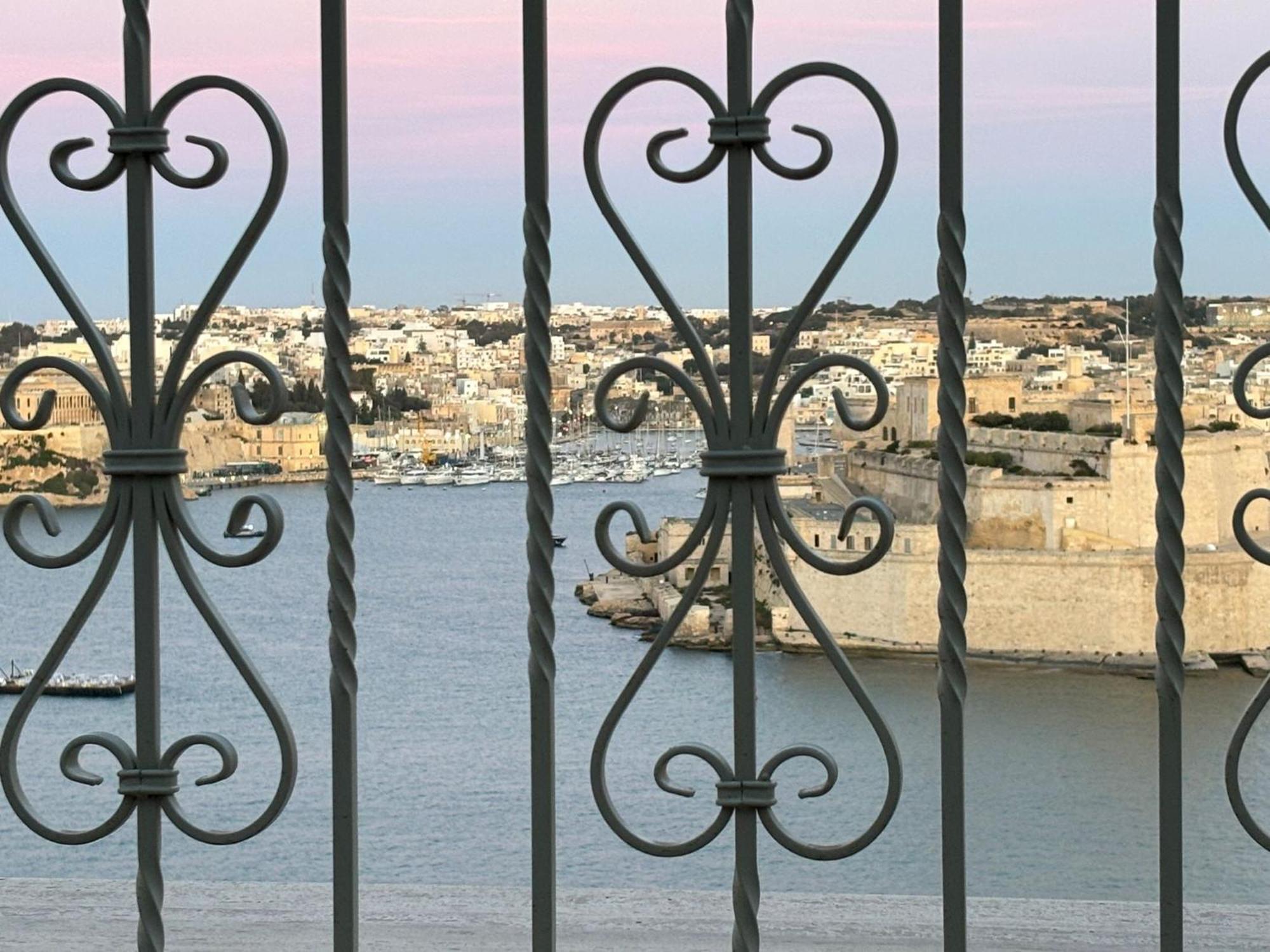 Battery House Hotell Valletta Exteriör bild