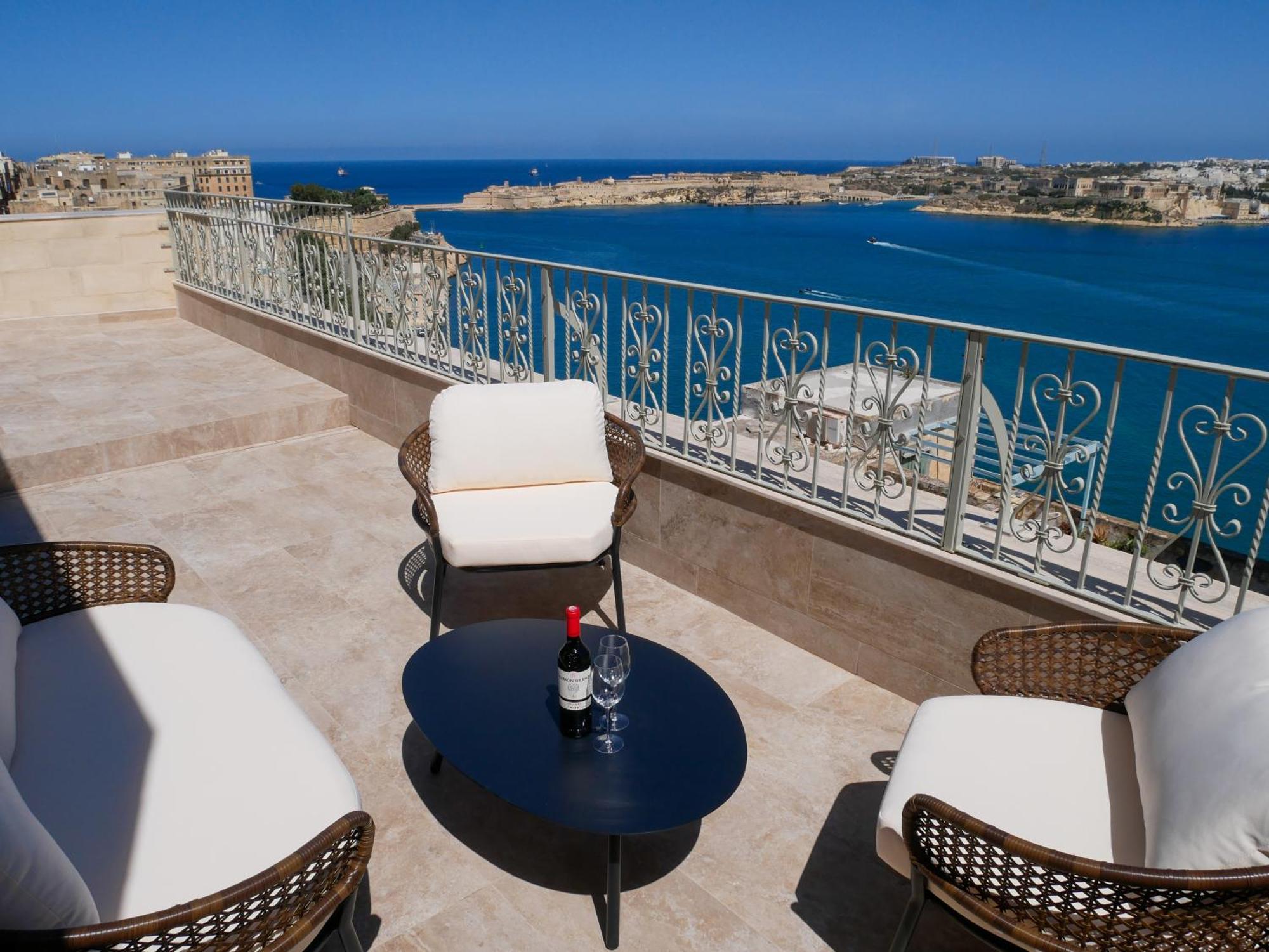 Battery House Hotell Valletta Exteriör bild